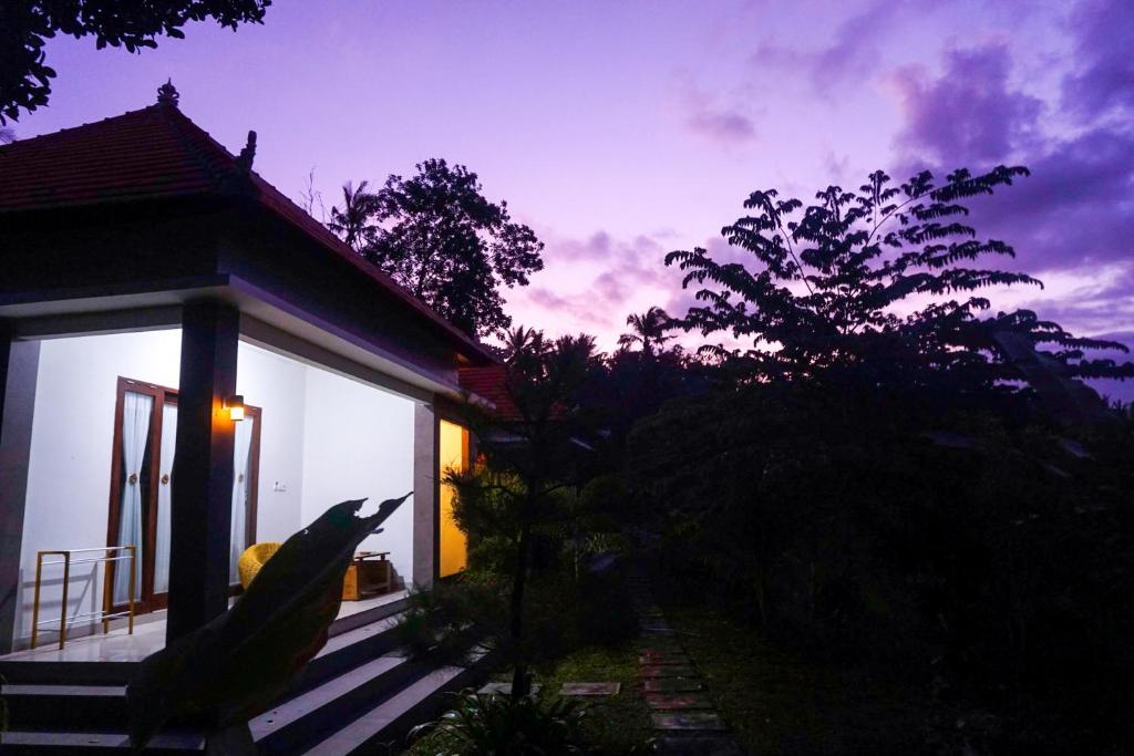 Two Bedrooms Suite Bedroom with pool and mountain view